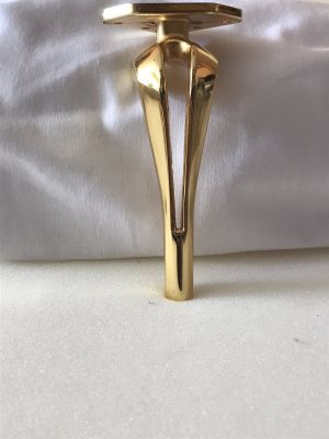 Златен метален крак 